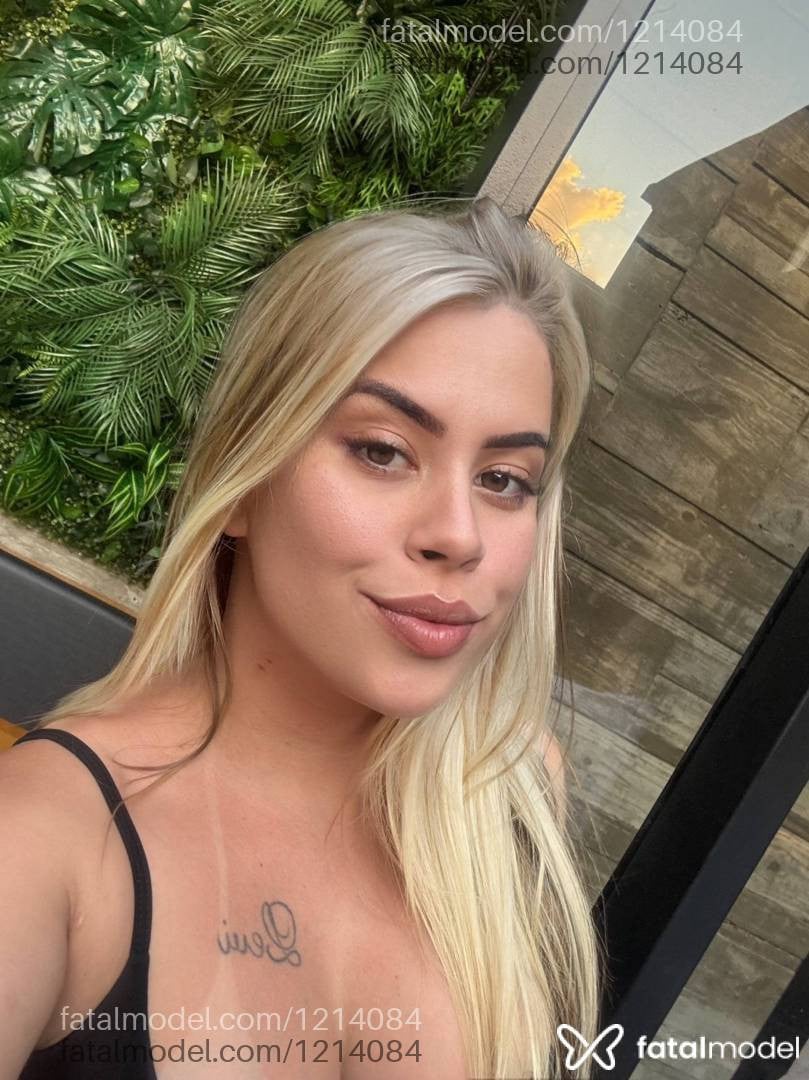 Acompanhante mulher loira (o) de olhos verdes em Divinópolis - Babi Ferrari