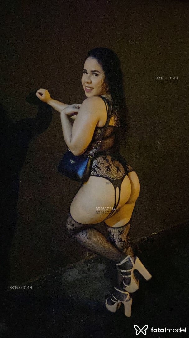 Acompanhante mulher morena (o) de olhos pretos - Suzy Oliveira Acompanhante mulher morena (o) de olhos pretos - Suzy Oliveira