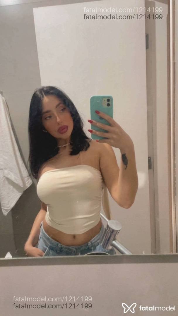Acompanhante mulher com cabelo castanho de olhos azuis - Zaya