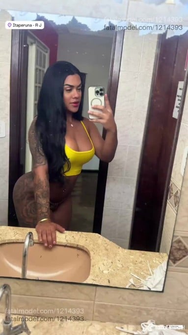 Acompanhante mulher trans morena (o) de olhos castanhos em Muriaé Acompanhante mulher trans morena (o) de olhos castanhos em Muriaé - Moana Diamonds