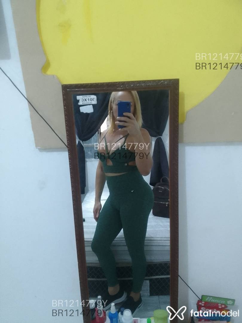 Acompanhante mulher trans loira (o) de olhos castanhos - Andrezza