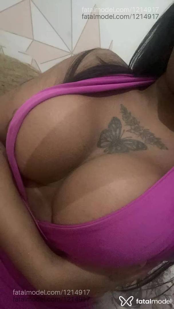Acompanhante mulher trans morena (o) de olhos pretos - Nádia Ribeiro