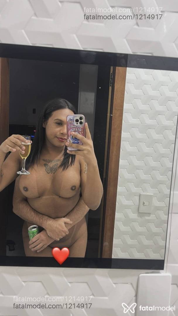 Acompanhante mulher trans morena (o) de olhos pretos - Nádia Ribeiro