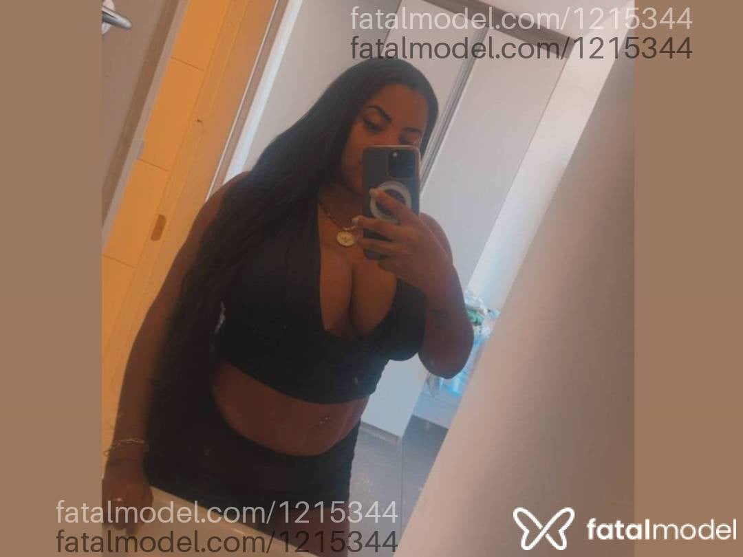 Acompanhante mulher morena (o) de olhos pretos em Macaé - Mirella