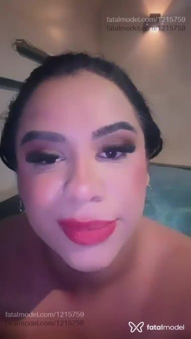 Acompanhante travesti morena (o) de olhos castanhos - Paolla Duart