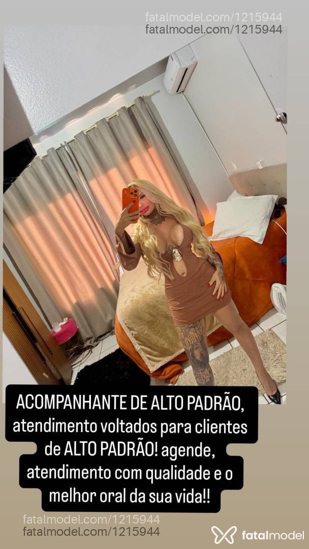 Acompanhante mulher loira (o) de olhos castanhos - Mel Santos