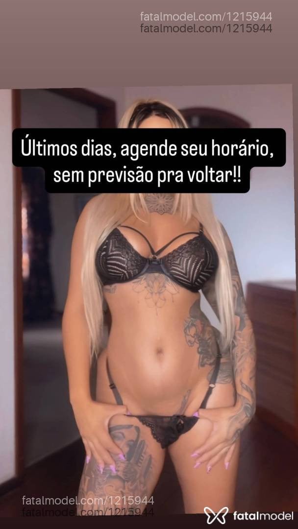 Acompanhante mulher loira (o) de olhos castanhos - Mel Santos