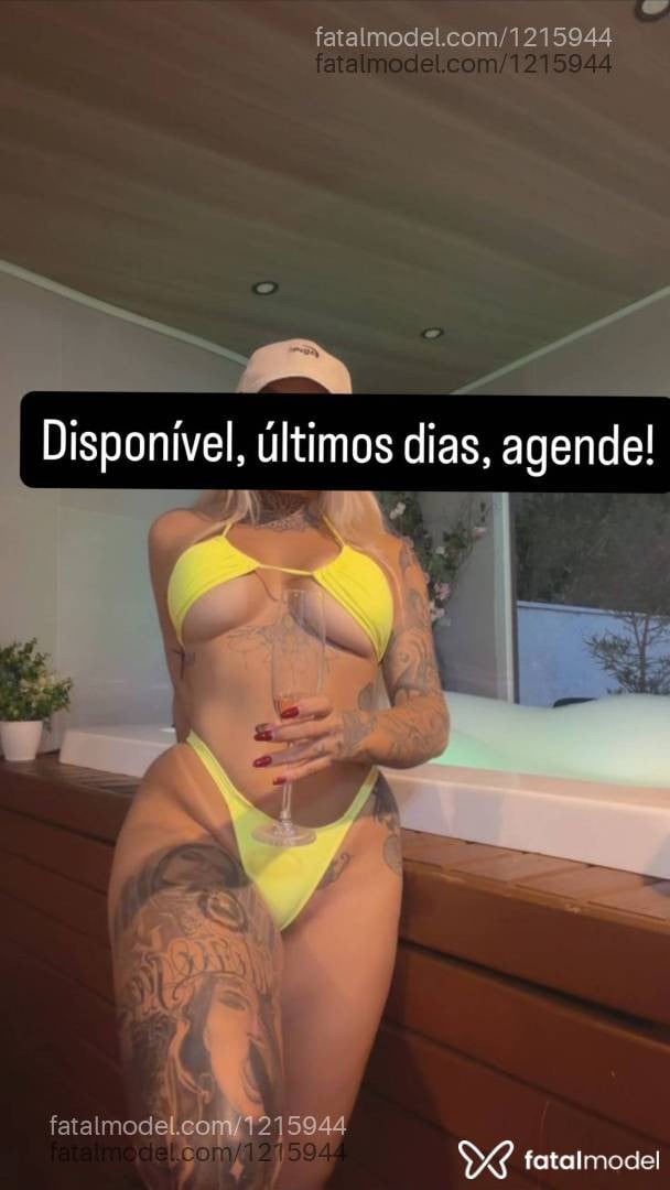 Acompanhante mulher loira (o) de olhos castanhos - Mel Santos