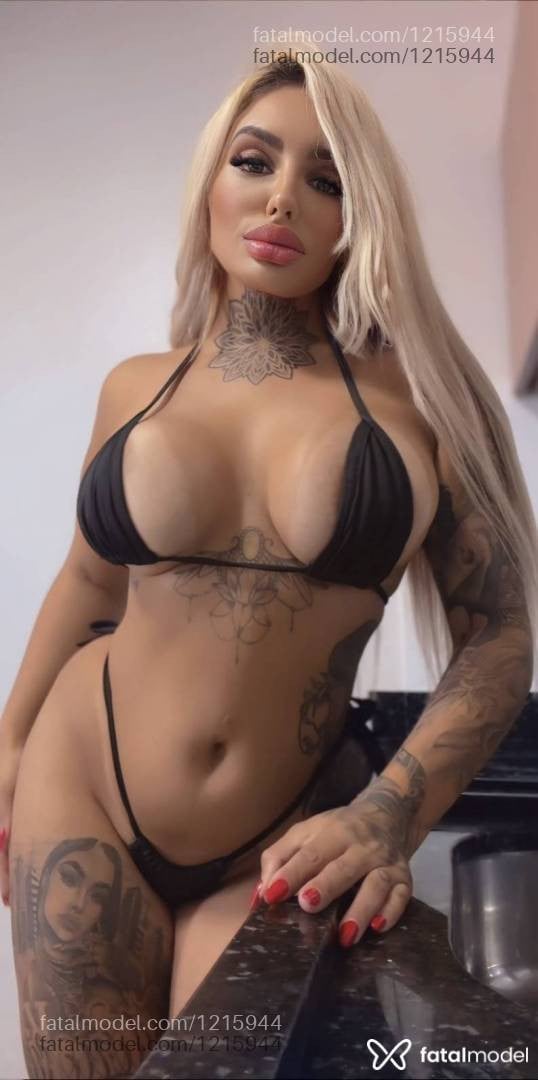 Acompanhante mulher loira (o) de olhos castanhos - Mel Santos