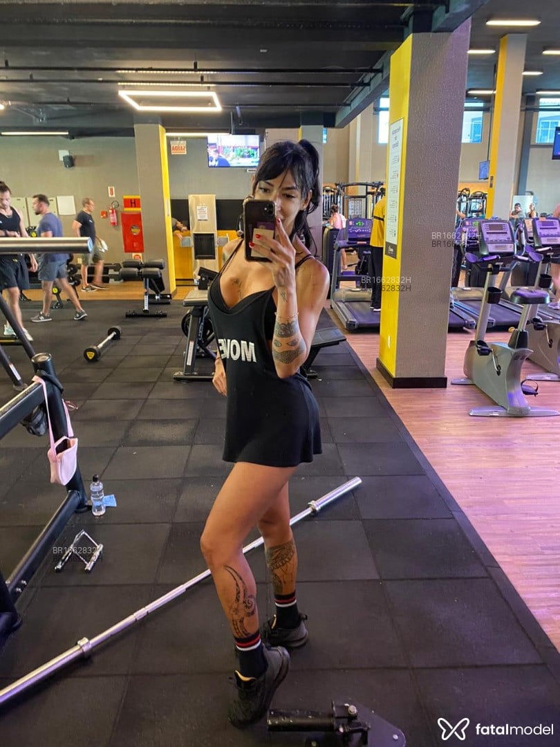 Acompanhante mulher trans com cabelo castanho de olhos castanhos em Curitiba - LindaAfrodite
