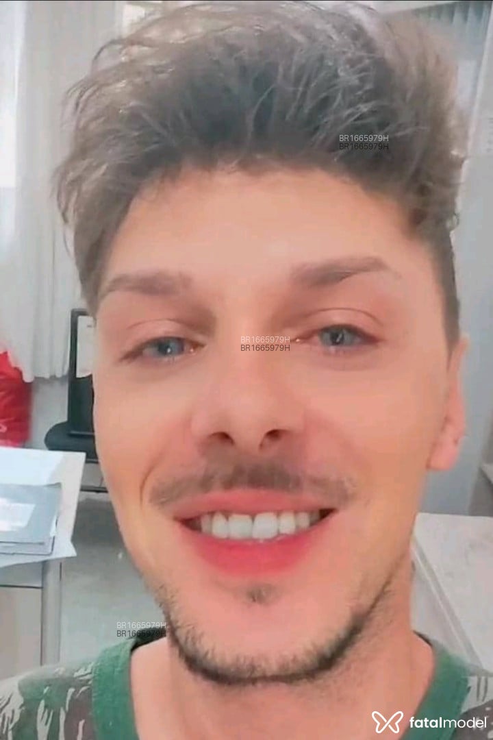 Acompanhante homem loira (o) de olhos azuis em Porto Alegre - Loirinho