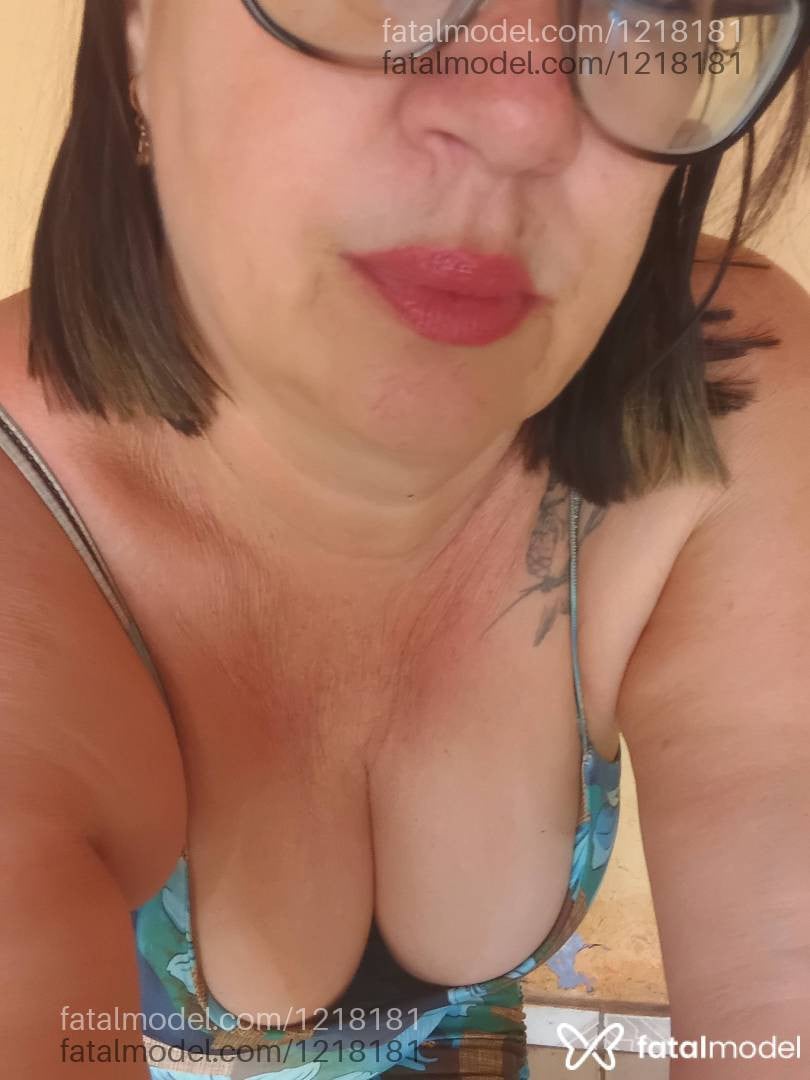 Acompanhante mulher loira (o) de olhos castanhos - Amanda