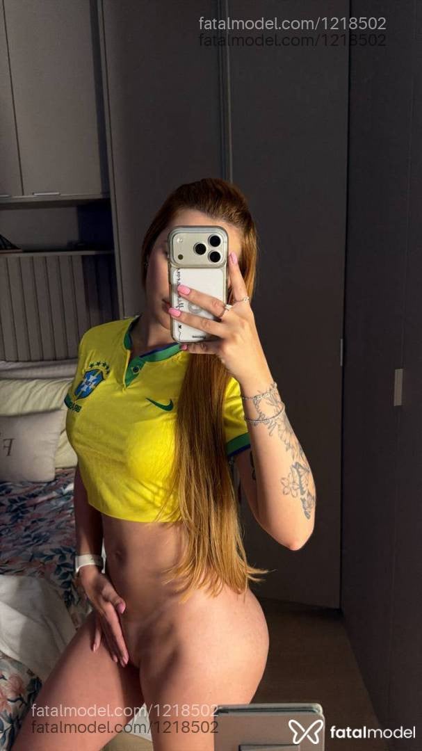 Acompanhante mulher ruiva (o) de olhos verdes em Virtual - Flávia Barone