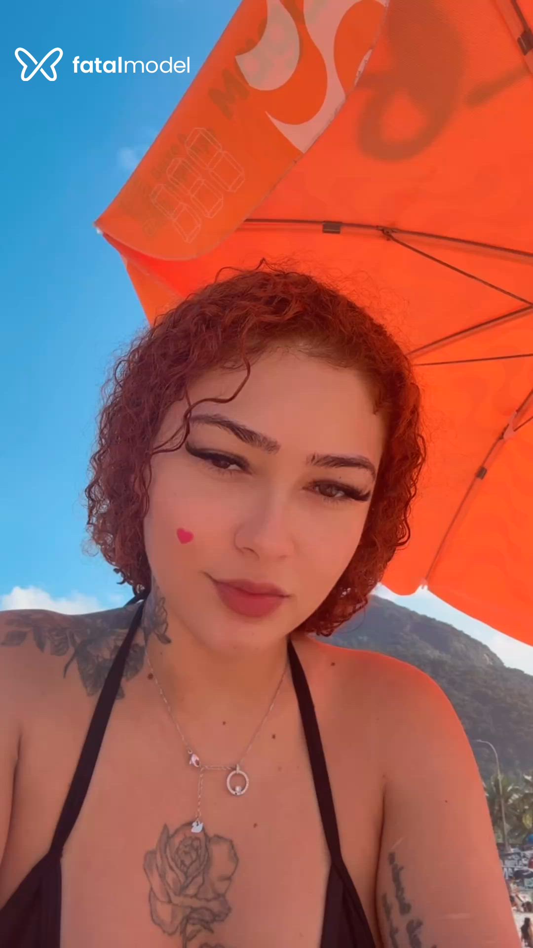 Acompanhante mulher com cabelo castanho de olhos castanhos - Lays Ribeiro