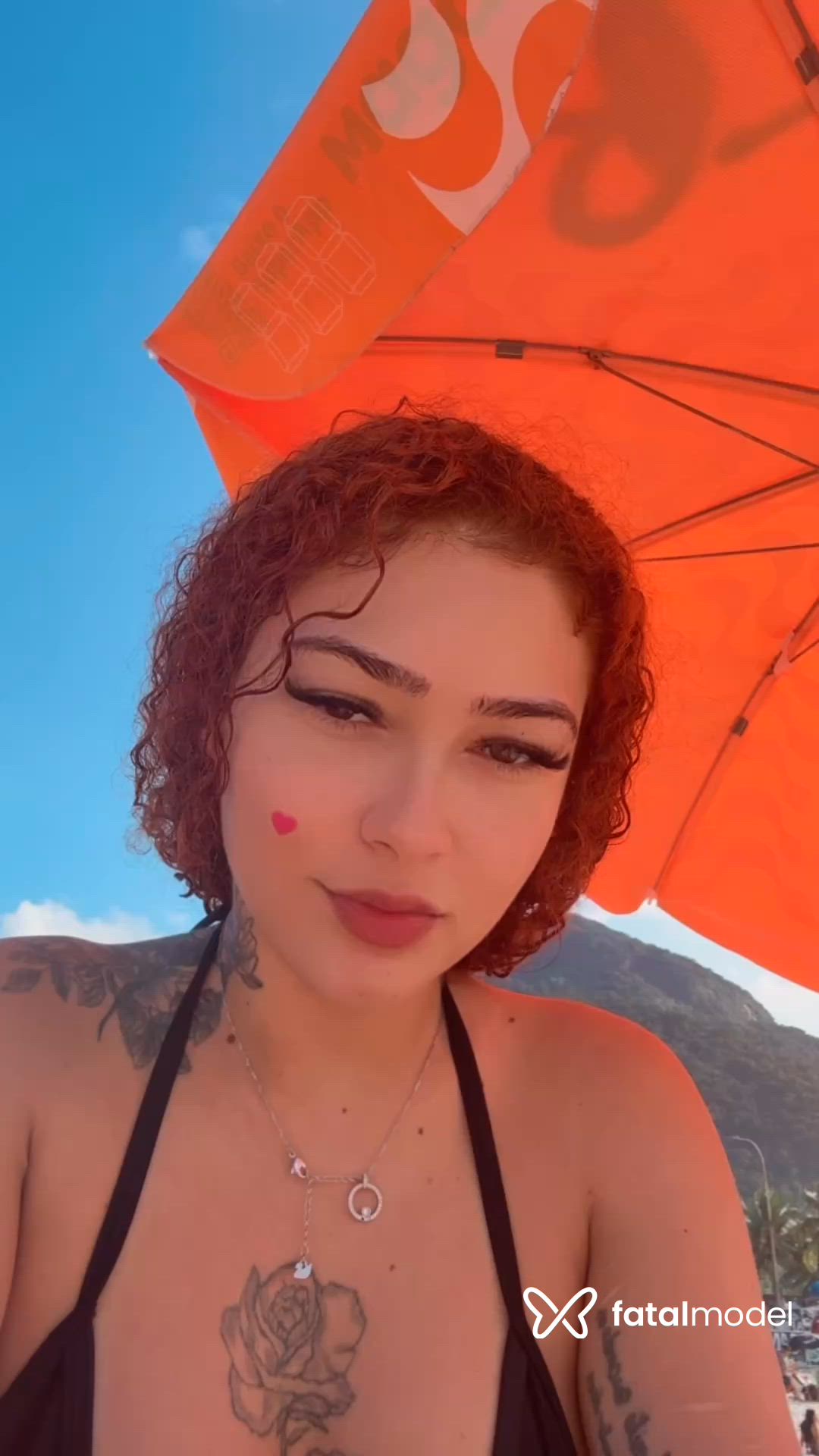 Acompanhante mulher com cabelo castanho de olhos castanhos - Lays Ribeiro