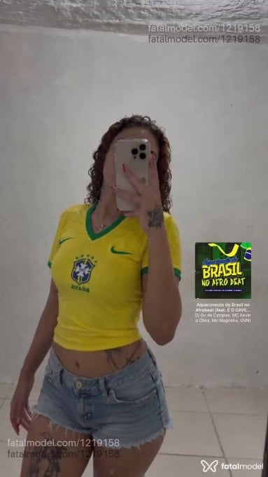 Acompanhante mulher com cabelo castanho de olhos castanhos em Rio de Janeiro Acompanhante mulher com cabelo castanho de olhos castanhos em Rio de Janeiro - Lays Ribeiro