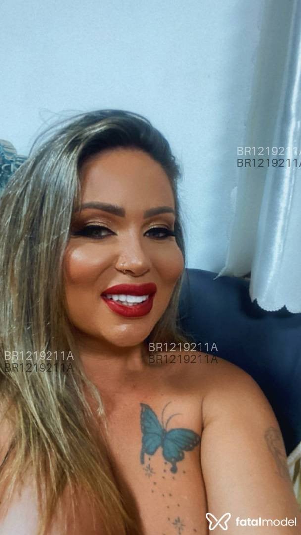 Acompanhante mulher trans loira (o) de olhos azuis em Santo Ângelo - Boneca leiteira 