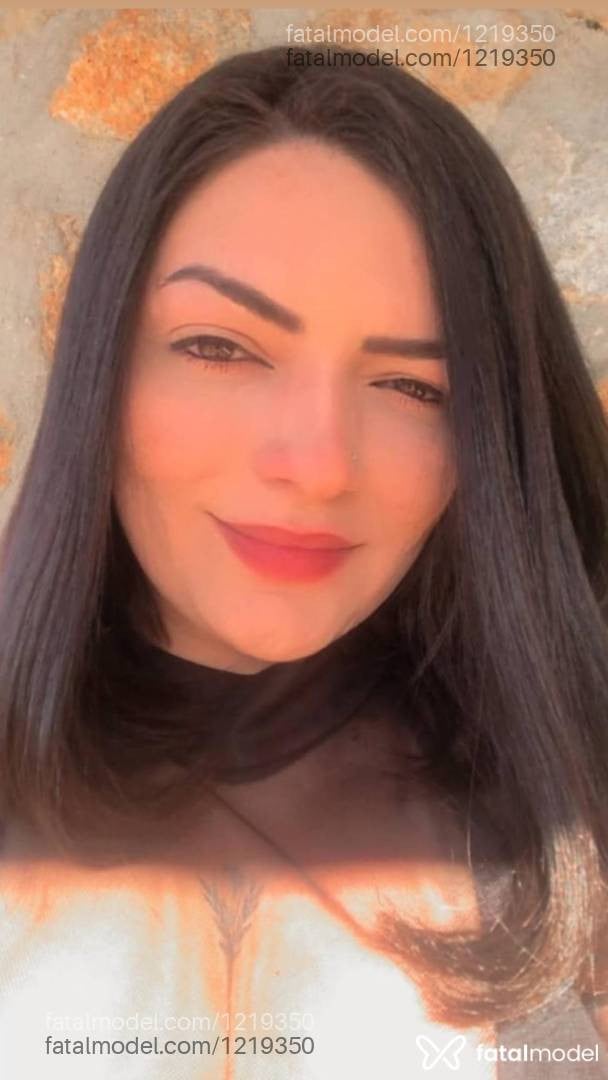 Acompanhante mulher morena (o) de olhos castanhos - Sofia