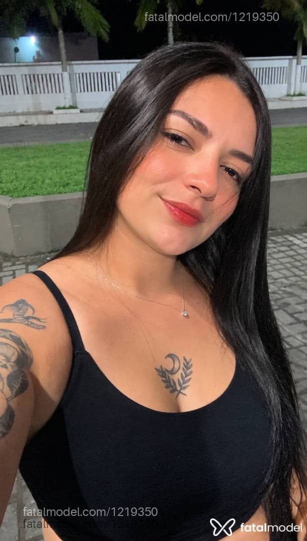 Acompanhante mulher morena (o) de olhos castanhos - Sofia