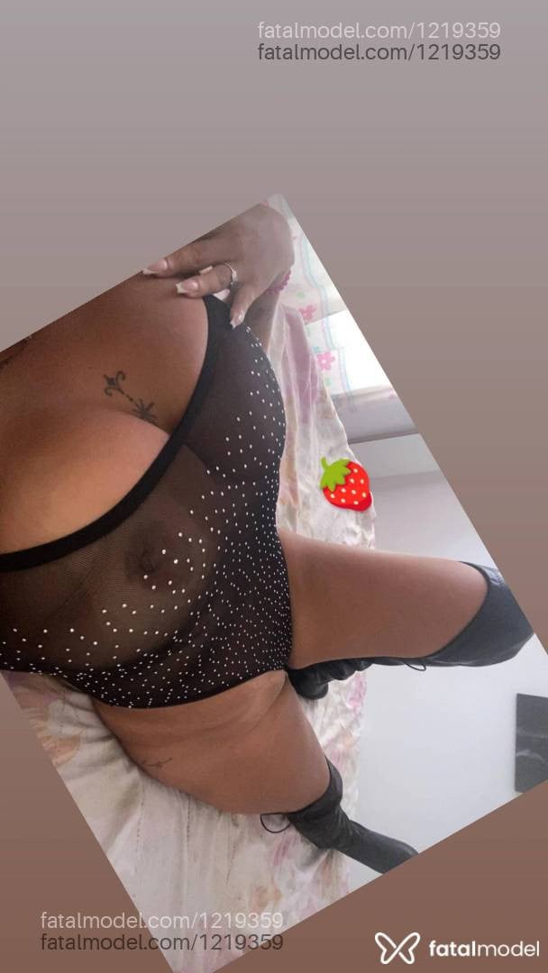 Acompanhante mulher morena (o) de olhos castanhos - Karol Morangoo