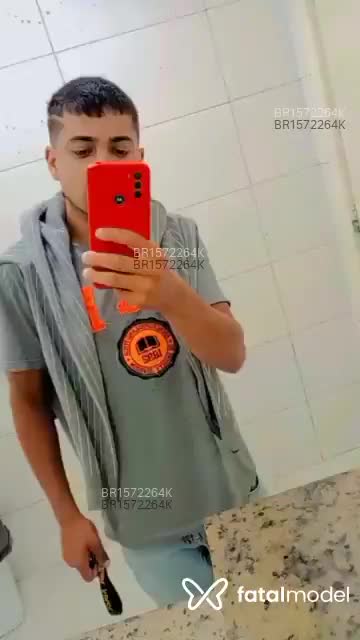 Acompanhante homem com cabelo castanho de olhos castanhos em Virtual Acompanhante homem com cabelo castanho de olhos castanhos em Virtual - William