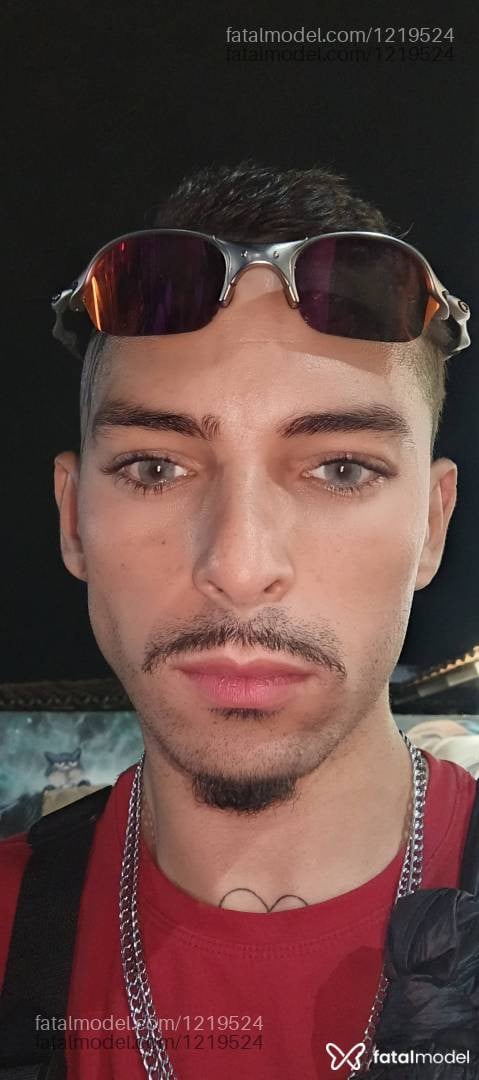 Acompanhante homem com cabelo castanho de olhos castanhos - Danilo Rafael