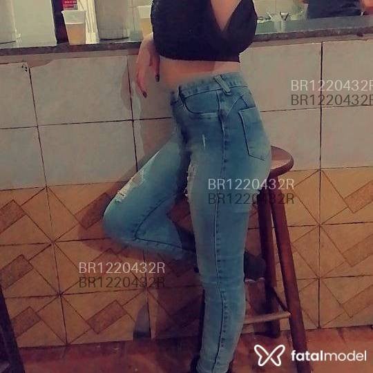 Acompanhante mulher loira (o) de olhos verdes - Dorah Acompanhante mulher loira (o) de olhos verdes - Dorah