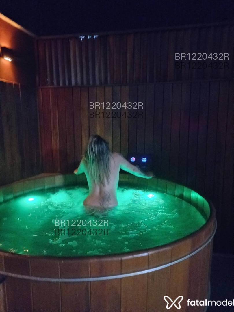 Acompanhante mulher loira (o) de olhos verdes - Dorah Acompanhante mulher loira (o) de olhos verdes - Dorah