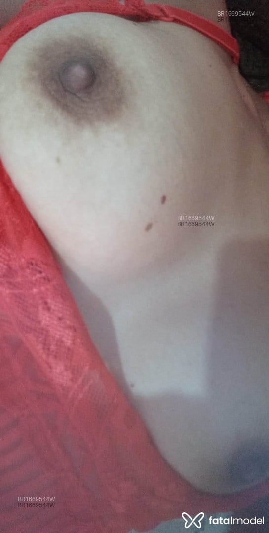 Acompanhante mulher com cabelo castanho de olhos castanhos em Guaíra Acompanhante mulher com cabelo castanho de olhos castanhos em Guaíra - Tifany