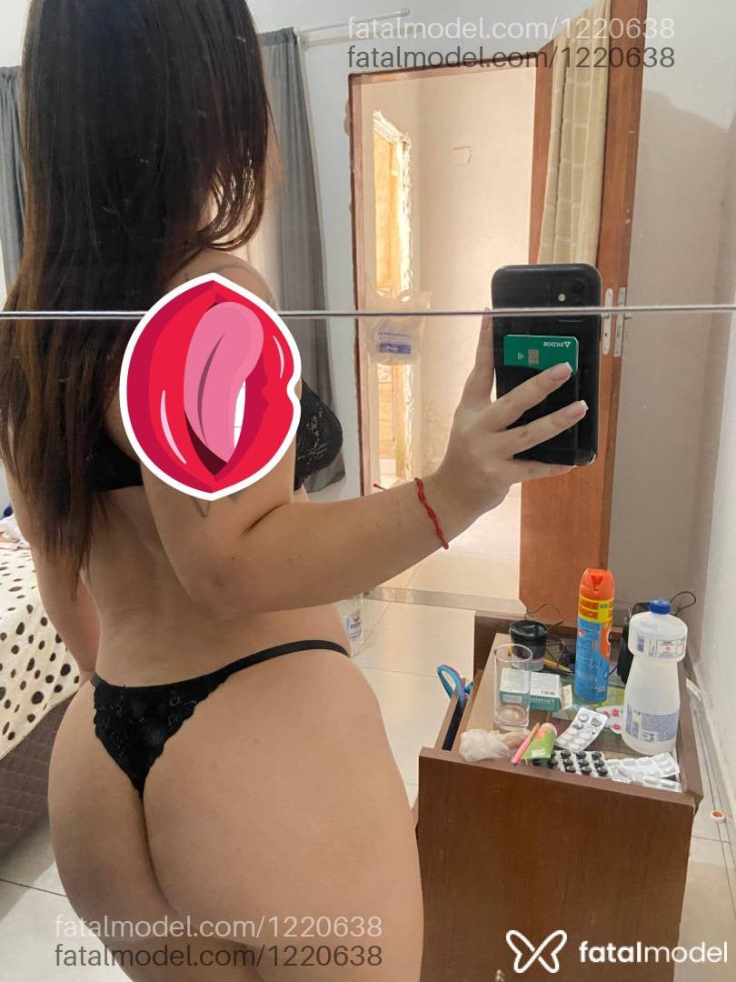 Acompanhante mulher com cabelo castanho de olhos castanhos - Diana Stel Acompanhante mulher com cabelo castanho de olhos castanhos - Diana Stel