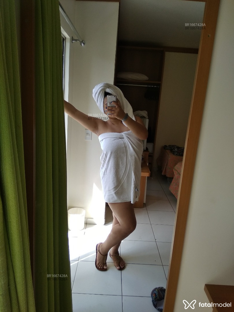 Acompanhante mulher morena (o) de olhos castanhos em Virtual - Esme Pallazo