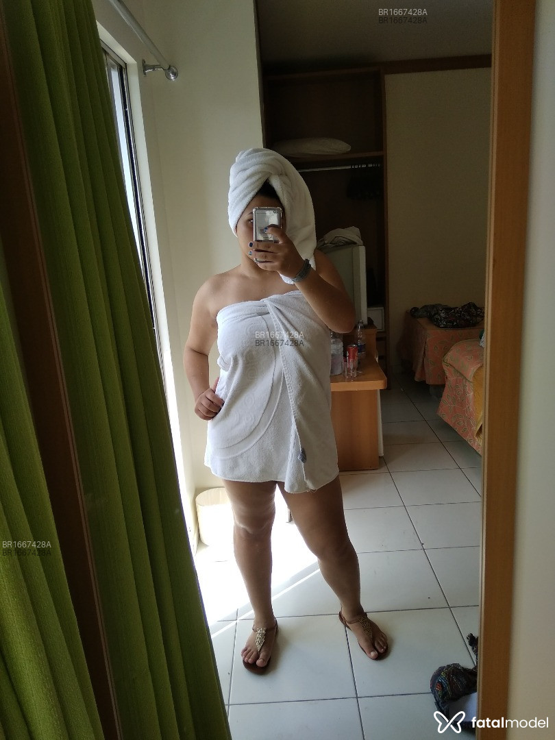 Acompanhante mulher morena (o) de olhos castanhos em Virtual - Esme Pallazo