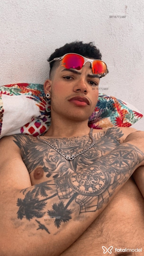 Acompanhante homem morena (o) de olhos pretos - Nego Acompanhante homem morena (o) de olhos pretos - Nego