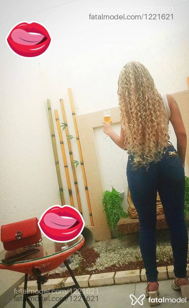 Acompanhante mulher loira (o) de olhos castanhos - Thays Lima