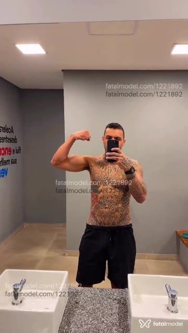 Acompanhante homem morena (o) de olhos castanhos em Virtual - Surfista Tattoo