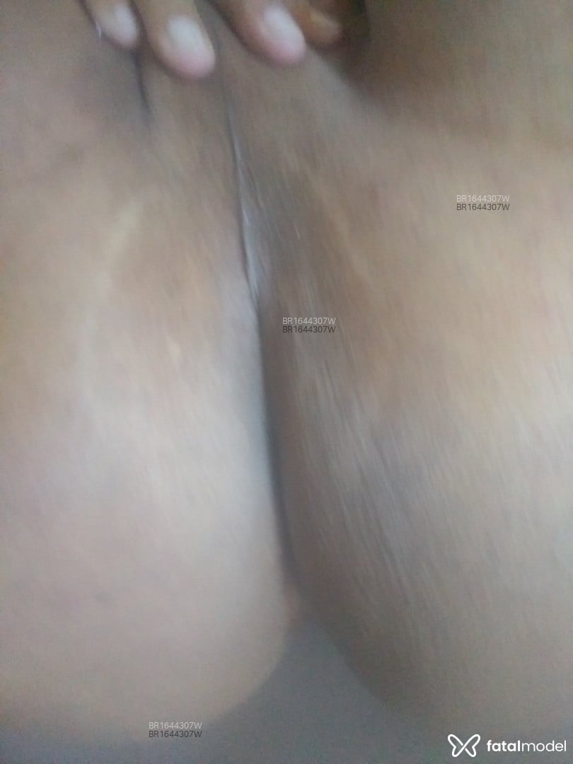 Acompanhante não-binário com cabelo castanho de olhos castanhos em São José da Coroa Grande Acompanhante não-binário com cabelo castanho de olhos castanhos em São José da Coroa Grande - Tamisa