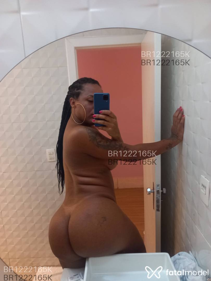 Acompanhante mulher trans com cabelo castanho de olhos castanhos em Serra Acompanhante mulher trans com cabelo castanho de olhos castanhos em Serra - Morena