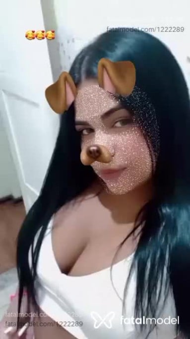 Acompanhante mulher morena (o) de olhos mel - Julia Acompanhante mulher morena (o) de olhos mel - Julia