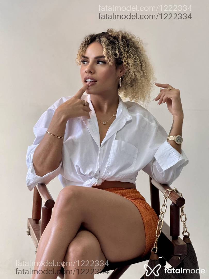 Acompanhante mulher loira (o) de olhos castanhos em Porto Seguro - Kevelin Gomes