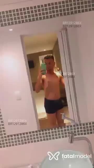 Acompanhante homem com cabelo castanho de olhos castanhos em Curitiba - Vinny