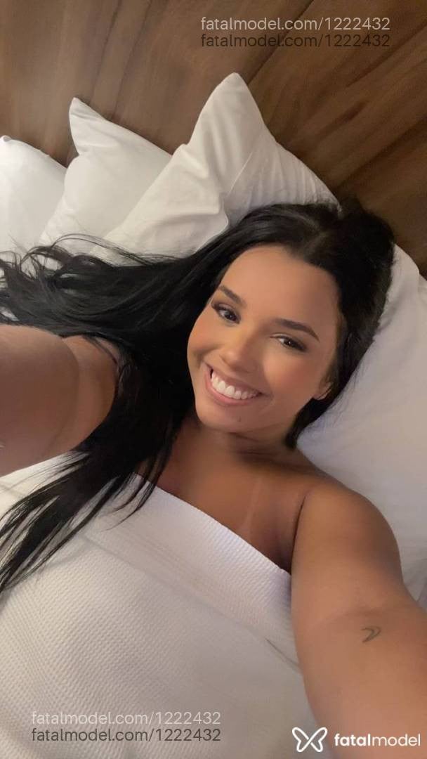 Acompanhante mulher morena (o) de olhos castanhos - Cléo Vaz Acompanhante mulher morena (o) de olhos castanhos - Cléo Vaz