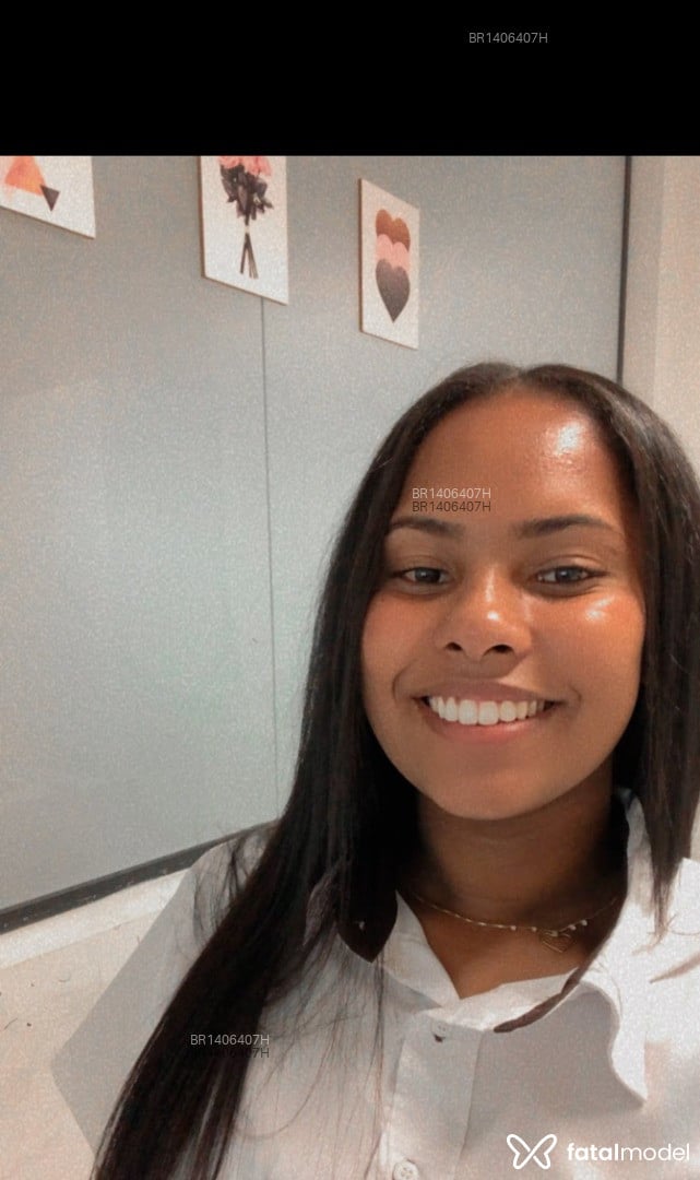 Acompanhante mulher com cabelo castanho de olhos castanhos em Irati - Giovana