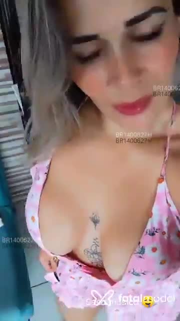 Acompanhante mulher loira (o) de olhos castanhos em Campos Novos Acompanhante mulher loira (o) de olhos castanhos em Campos Novos - Tati Fenix