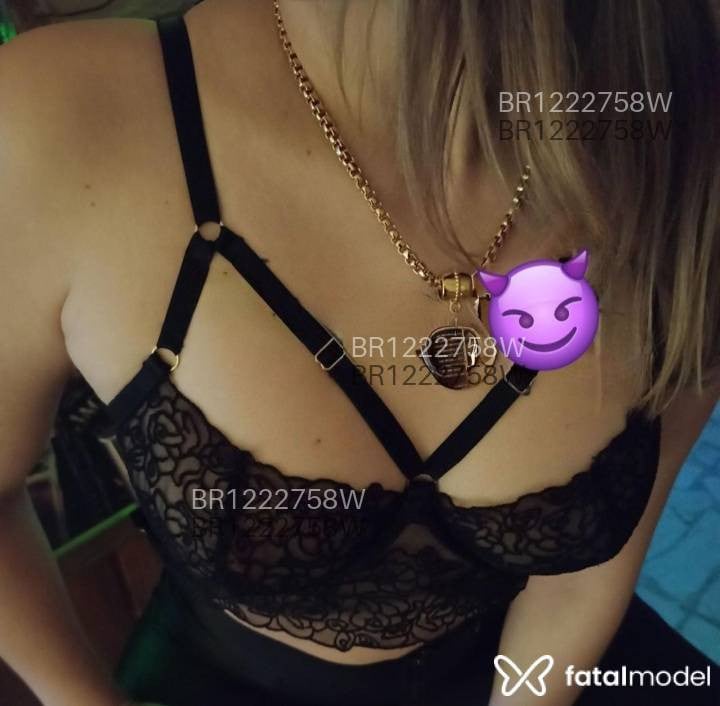 Acompanhante mulher loira (o) de olhos castanhos em Pelotas Acompanhante mulher loira (o) de olhos castanhos em Pelotas - Karina Beskon
