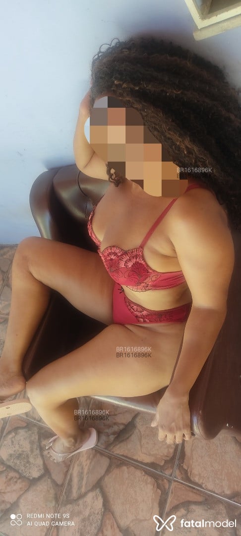 Acompanhante mulher com cabelo castanho de olhos castanhos em Petrópolis Acompanhante mulher com cabelo castanho de olhos castanhos em Petrópolis - Mel Mendes