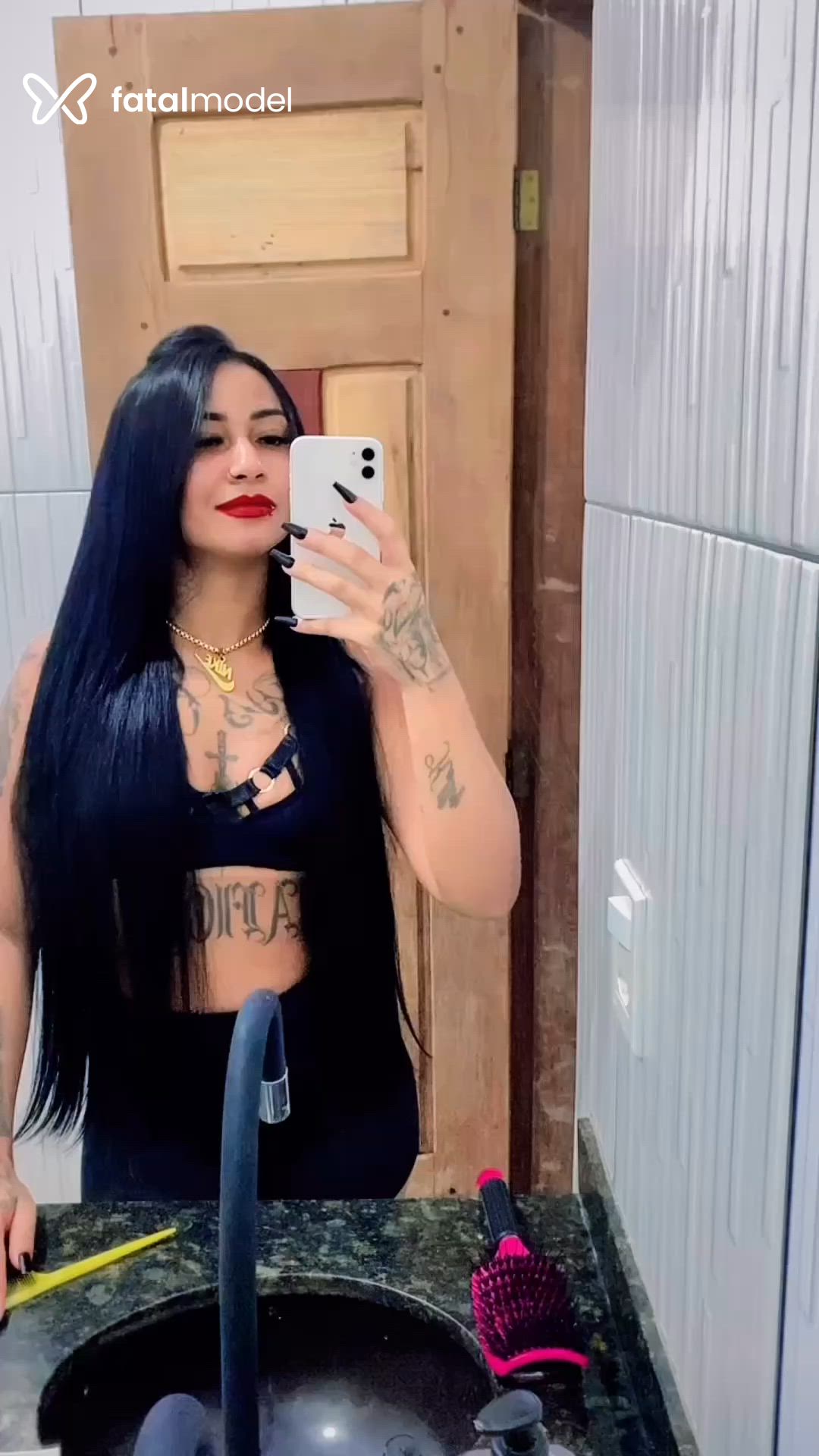 Acompanhante mulher morena (o) de olhos pretos em Guaraí Acompanhante mulher morena (o) de olhos pretos em Guaraí - Lilithy