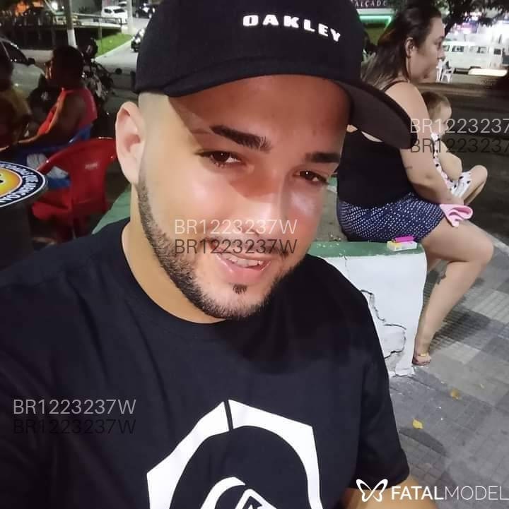 Acompanhante homem com cabelo castanho de olhos castanhos em Rio de Janeiro - BranqueloCuida