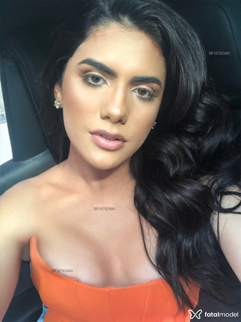 Acompanhante mulher trans com cabelo castanho de olhos castanhos em Virtual Acompanhante mulher trans com cabelo castanho de olhos castanhos em Virtual - Luna Lis