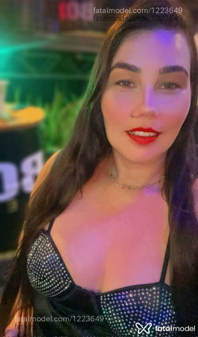 Acompanhante mulher com cabelo castanho de olhos verdes em Londrina - Laís Lavinia