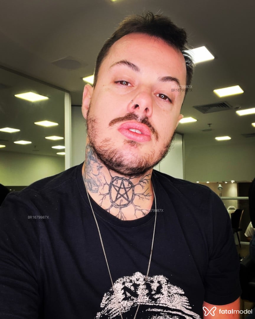 Acompanhante homem morena (o) de olhos castanhos em Florianópolis - Guhmartin